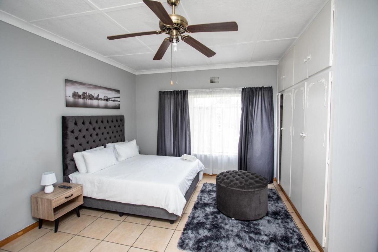 Willow Guest House Boksburg Exteriör bild