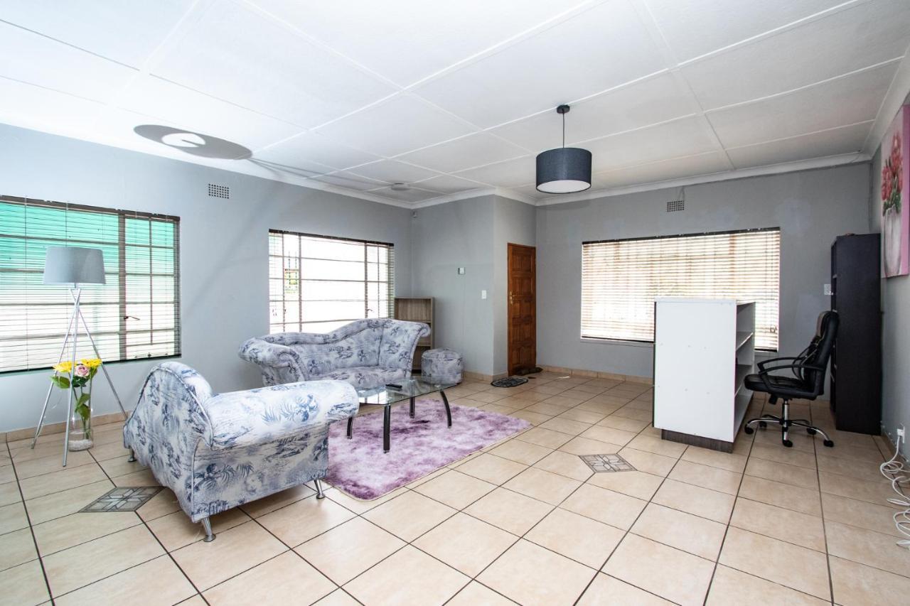 Willow Guest House Boksburg Exteriör bild